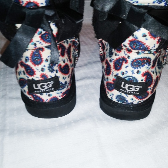 UGG (NWOT) black bailey bows tall w/ paisley - Picture 2 of 8